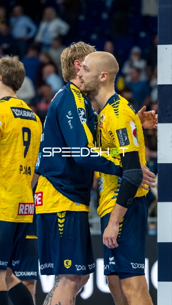 Lukas Sandell (11; Rhein Neckar Löwen) und Edwin Aspenbäck im Gespräch