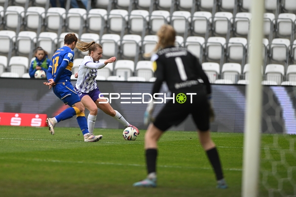 Zweikampf vor dem Tor