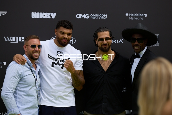 Ringside-Zone Face-Off