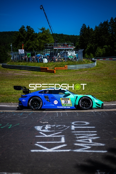 Falken Motorsports Porsche auf der Rennstrecke