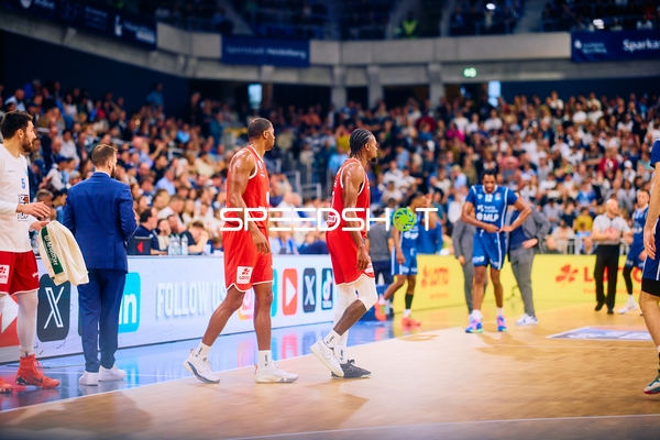 Spieler in der Warteposition während der Unterbrechung