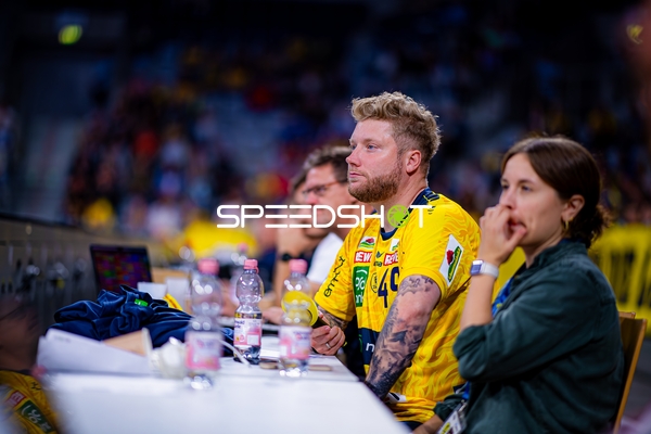 Kevin Gerwin (49; Rhein Neckar Löwen) positioniert sich