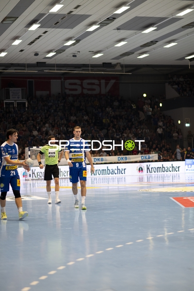 Max Beneke (9; ThSV Eisenach) und Moritz Ende (21; ThSV Eisenach) positionieren sich