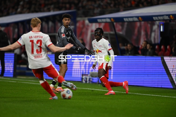 Spielszene mit Ballkontrolle