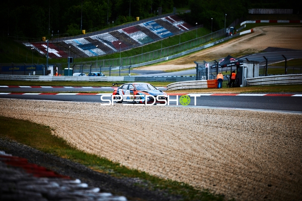 Fahrzeug STENLE Marketing by Mertens Motorsport (491): Akshay Indrajeet Gupta, Alex Georg Schneider, Daniel Mertens auf Strecke