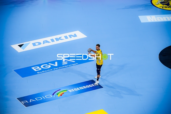 Dani Baijens (77; Rhein Neckar Löwen) positioniert sich