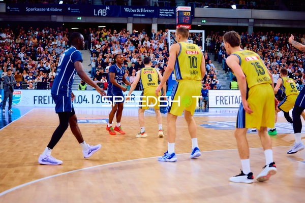 Basketballaktion zwischen MLP Academics und Alba Berlin