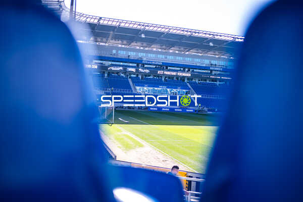 Leeres Stadion vor dem Spiel