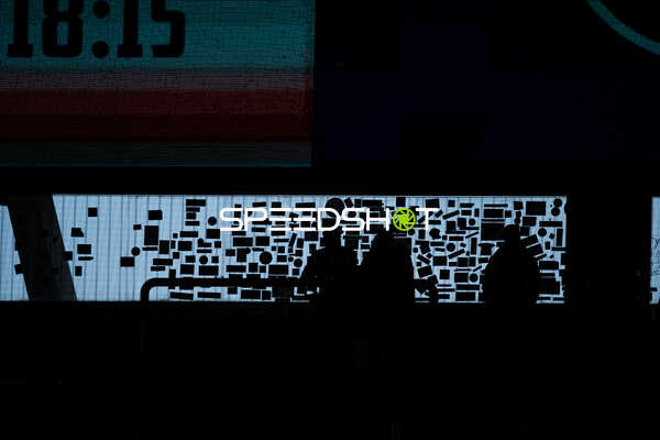 Silhouetten im Stadionambiente