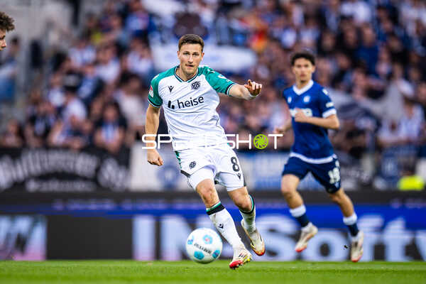 Dynamischer Lauf von Hannover 96 Spieler
