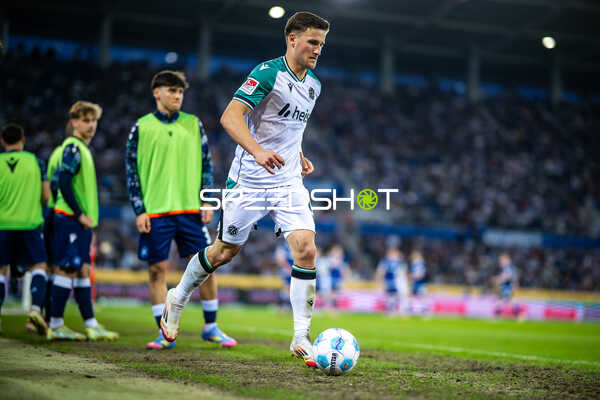 Dribbling von Hannover 96 Spieler
