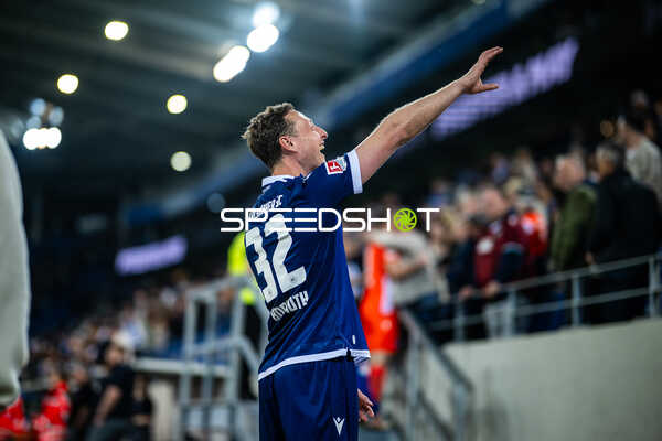 Spieler des Karlsruher SC jubelt