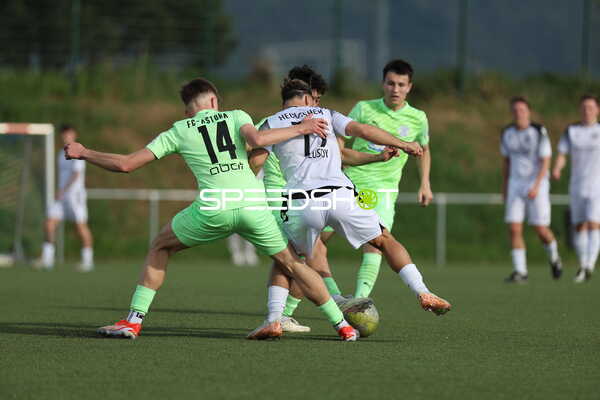 Zweikampf zwischen FV Fortuna Heddesheim und FC-Astoria Walldorf II