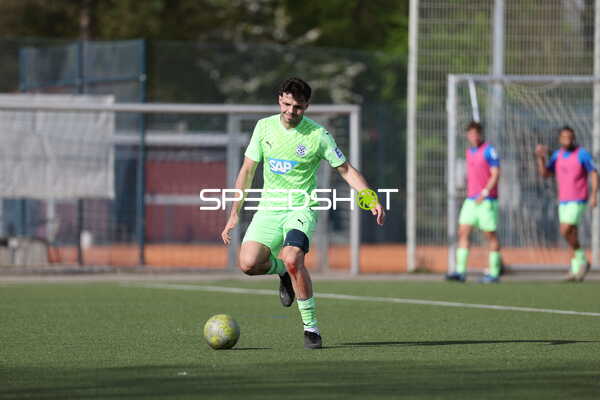 Dribbling auf dem Spielfeld