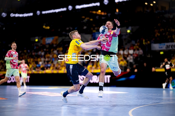 Patrick Groetzki (24, Rhein Neckar Löwen) blockt Fabian Wiede (3, Füchse Berlin)