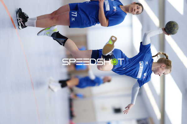 Dynamischer Sprungwurf im Handballspiel