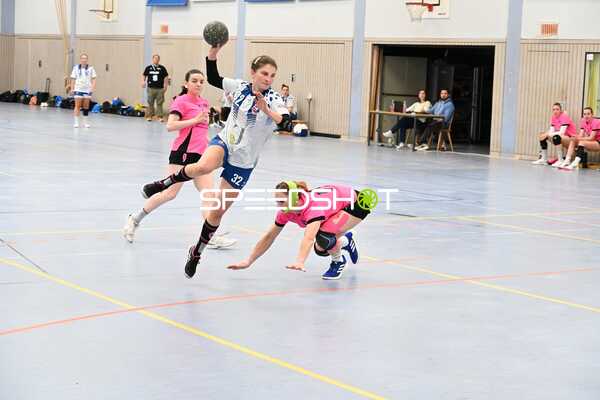 Dynamischer Wurf von Spielerin Nummer 32
