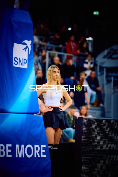 Cheerleader-Performance