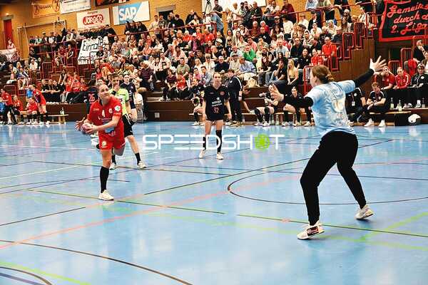 Handball-Wurfaktion der Kurpfalz Bären