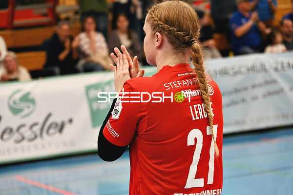 Spieler 27 klatscht