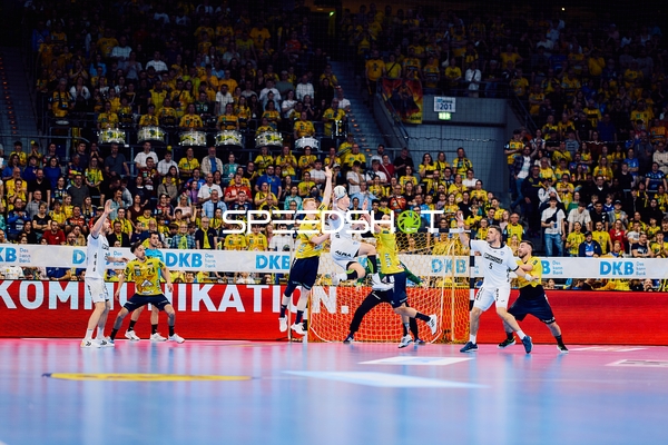 Kampf um den Ball bei Rhein-Neckar Löwen gegen TBV Lemgo Lippe