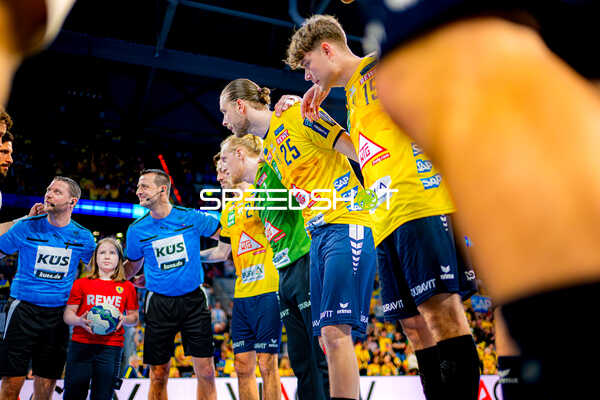 Spieler der Rhein Neckar Löwen im Huddle