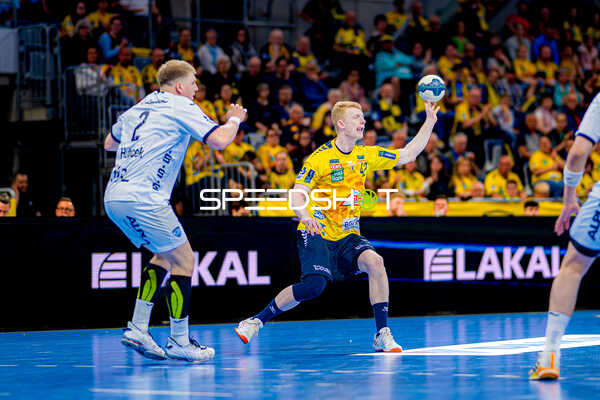 Rhein-Neckar Löwen Spieler beim Wurf