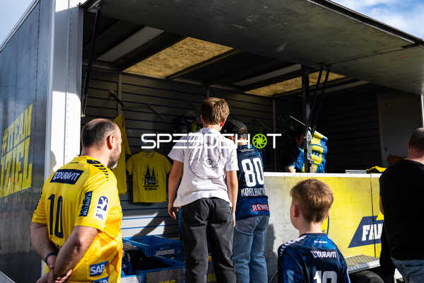 Fanartikel am Stand