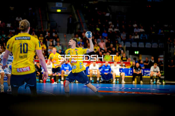 Rhein-Neckar Löwen Spieler wirft den Ball