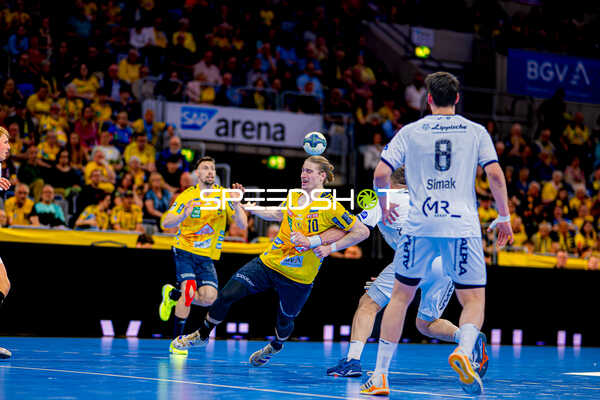 Handballpass im Spiel Rhein-Neckar Löwen gegen TBV Lemgo