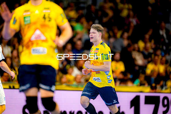 Rhein-Neckar Löwen Spieler jubelt