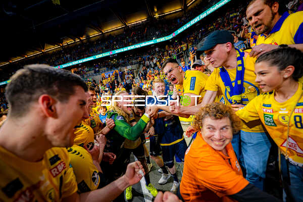 Jubel der Rhein-Neckar Löwen mit Fans