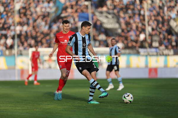 Dribbeln im Spiel SV Waldhof Mannheim vs. SpVgg Unterhaching