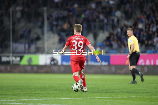 Dribbling von Spieler 39
