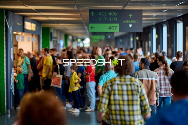 Publikum in der Halle