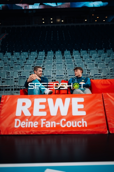 Tim Nothdurft (8; Rhein Neckar Löwen) und David More (15; Rhein Neckar Löwen) im Gespräch