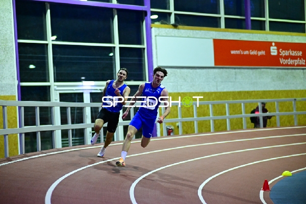 Läufer Bauer Johannes (353; TSV SCHOTT Mainz) und 320; 1.FC Kaiserslautern e.V. in Aktion