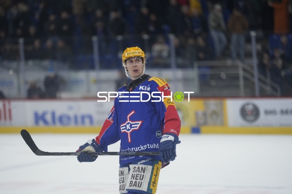 Robert Leino (82; EHC Kloten) fokussiert