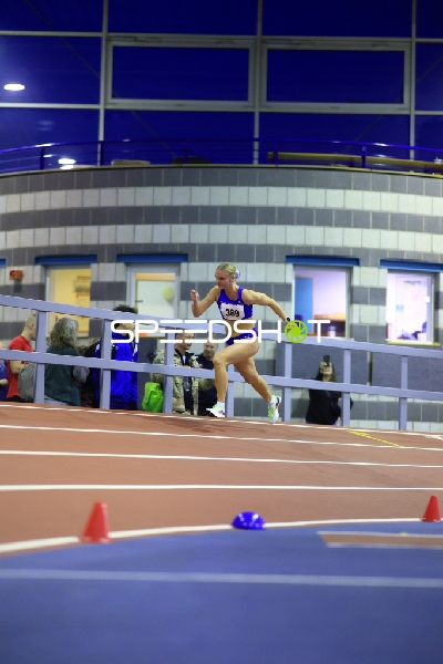 Kastl Emelie (369; TSV SCHOTT Mainz) beim Sprung