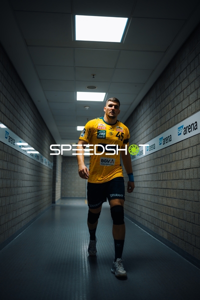 Halil Jaganjac (45; Rhein Neckar Löwen) läuft im Gang