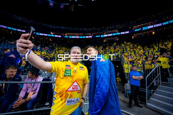 Ivan Martinovic posiert für ein Selfie