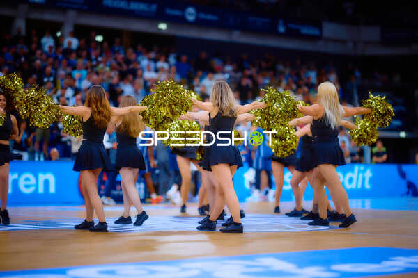Cheerleading in der 1. Halbzeit