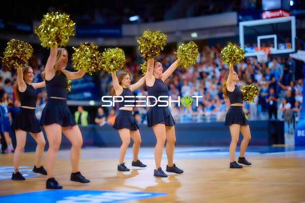 Cheerleader-Show in der Spielpause