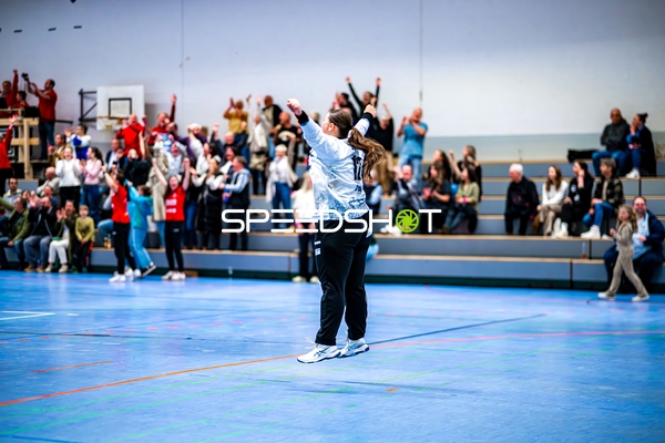 Zwei Spielerinnen jubeln