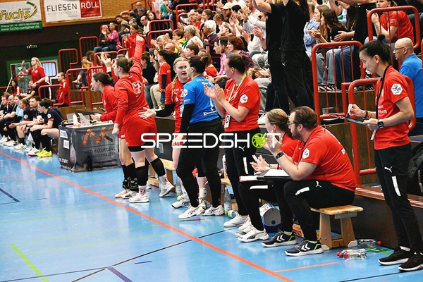 Jubel auf der Bank der Kurpfalz Bären