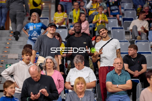 Zuschauer in der Halle