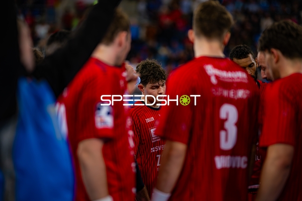 Team SG BBM Bietigheim bei Mannschaftsbesprechung