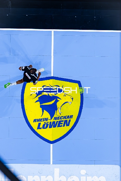 Schiedsrichter auf dem Spielfeld