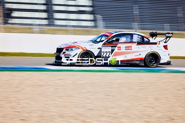 Rennwagen 222 unterwegs auf der Strecke