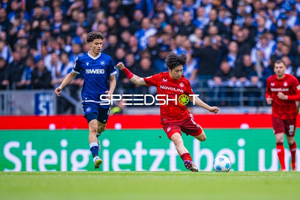 Schuss Dickson Abiama (40, 1. FC Kaiserslautern), Mikkel Kaufmann (14, Karlsruher SC), Luca Sirch (31, 1. FC Kaiserslautern)